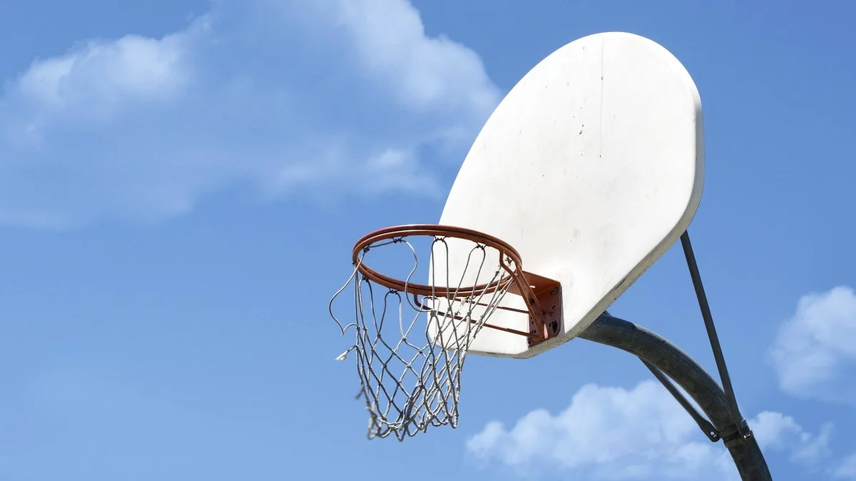 NBA休赛期关键球员状态变化左右10队走向